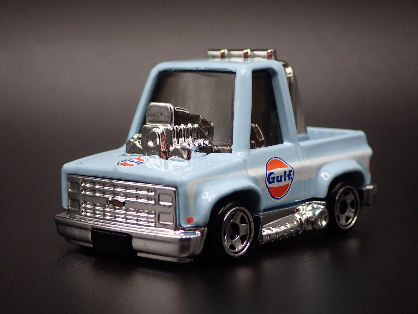 1983 83 CHEVY CHEVROLET SILVERADO SQUARE BODY TRUCK GULF 1:64 DIECAST MODEL CAR