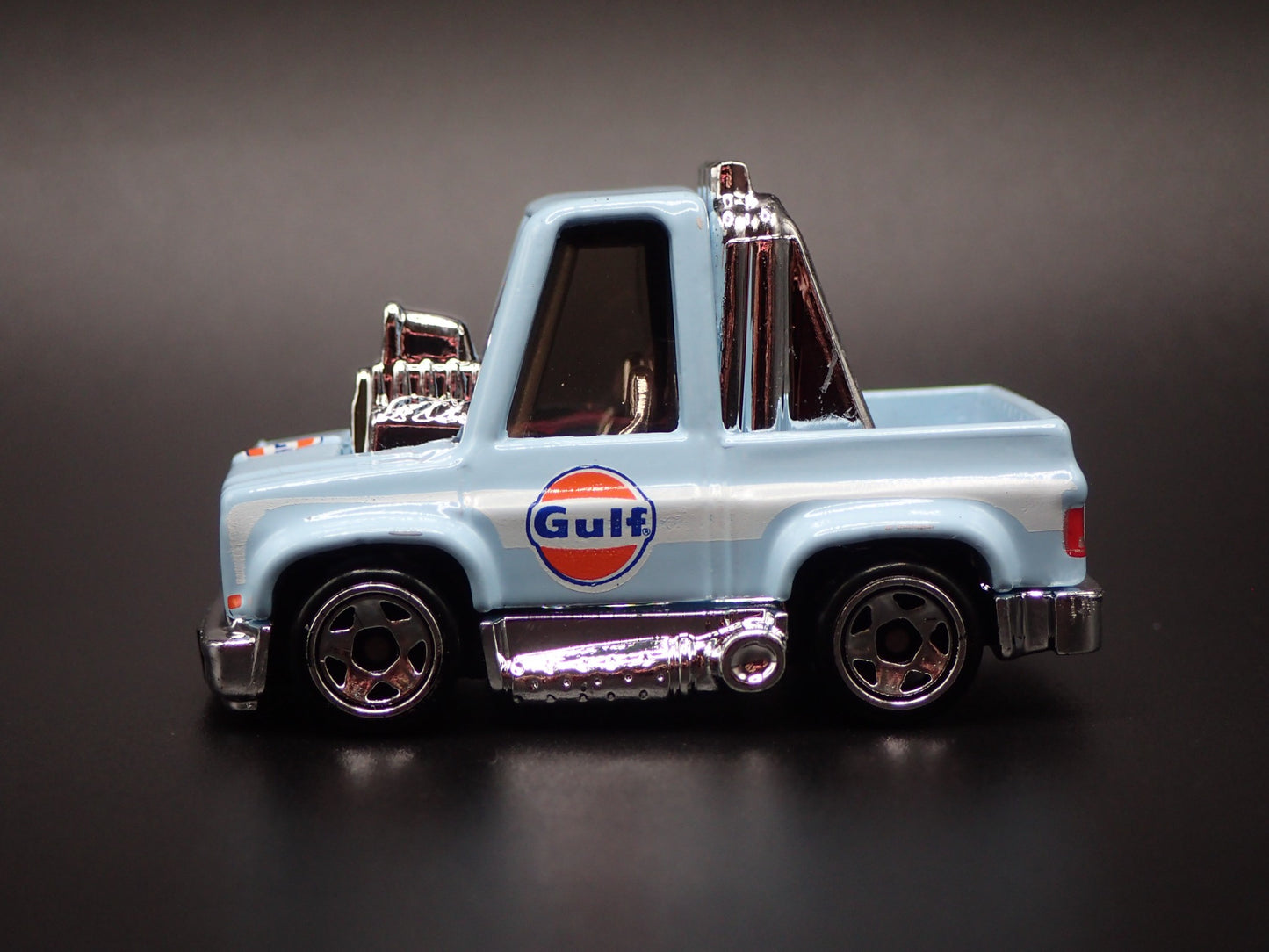 1983 83 CHEVY CHEVROLET SILVERADO SQUARE BODY TRUCK GULF 1:64 DIECAST MODEL CAR