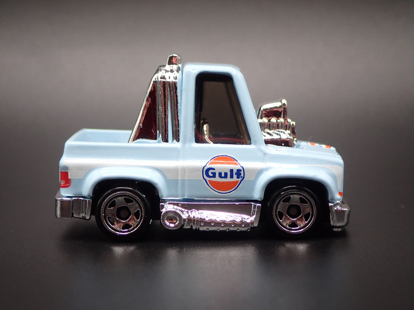 1983 83 CHEVY CHEVROLET SILVERADO SQUARE BODY TRUCK GULF 1:64 DIECAST MODEL CAR