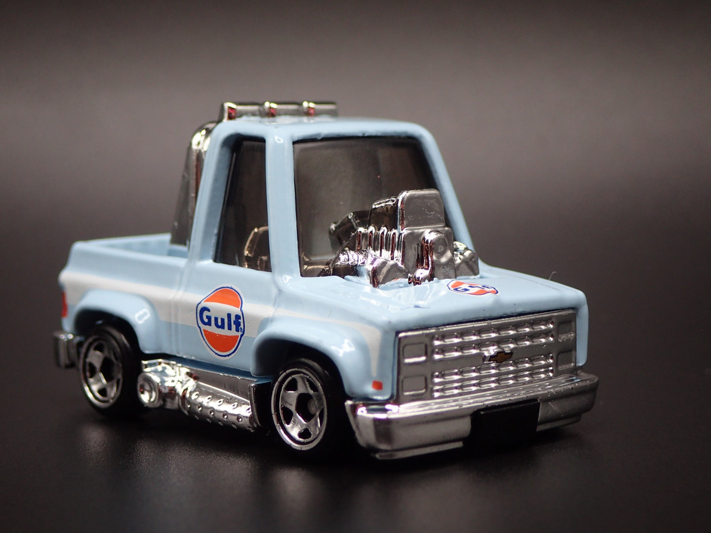1983 83 CHEVY CHEVROLET SILVERADO SQUARE BODY TRUCK GULF 1:64 DIECAST MODEL CAR