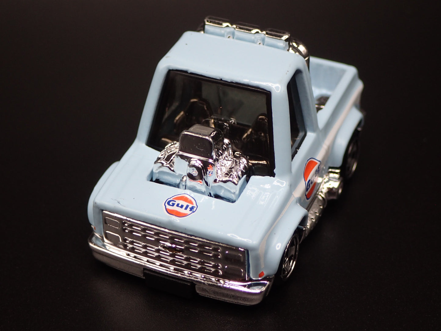 1983 83 CHEVY CHEVROLET SILVERADO SQUARE BODY TRUCK GULF 1:64 DIECAST MODEL CAR