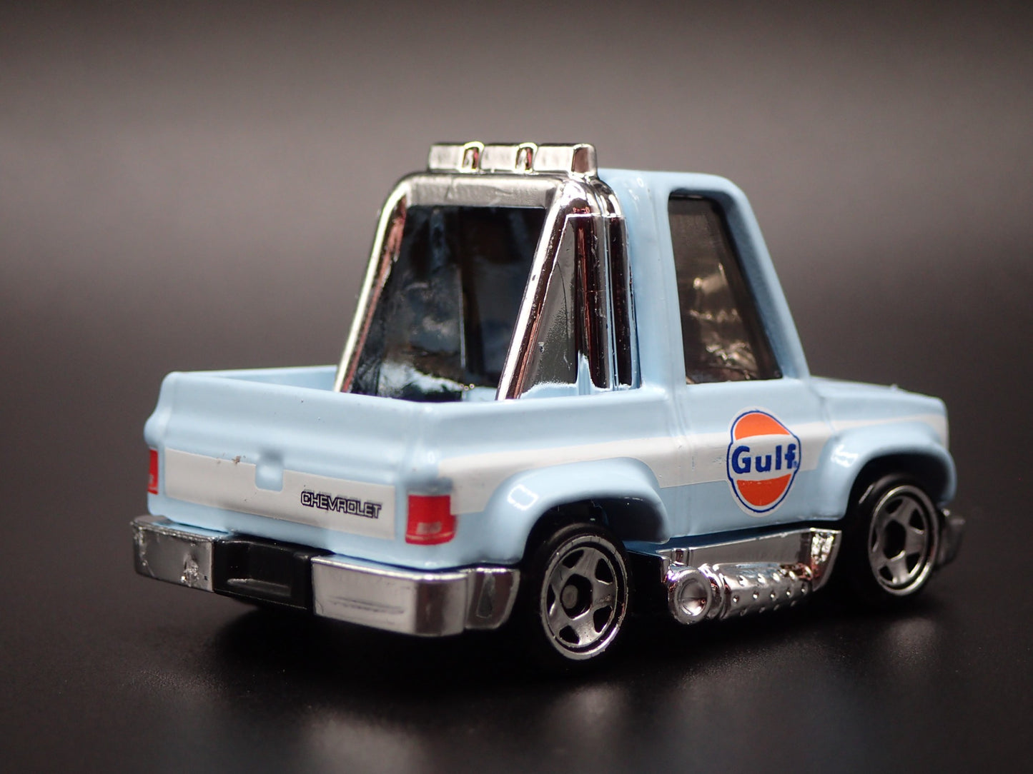 1983 83 CHEVY CHEVROLET SILVERADO SQUARE BODY TRUCK GULF 1:64 DIECAST MODEL CAR