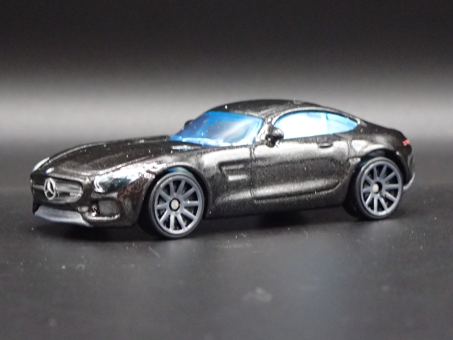 2015-2021 MERCEDES-BENZ AMG GT 1:64 SCALE COLLECTIBLE DIORAMA DIECAST MODEL CAR
