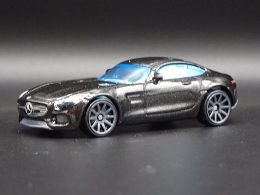 2015-2021 MERCEDES-BENZ AMG GT 1:64 SCALE COLLECTIBLE DIORAMA DIECAST MODEL CAR