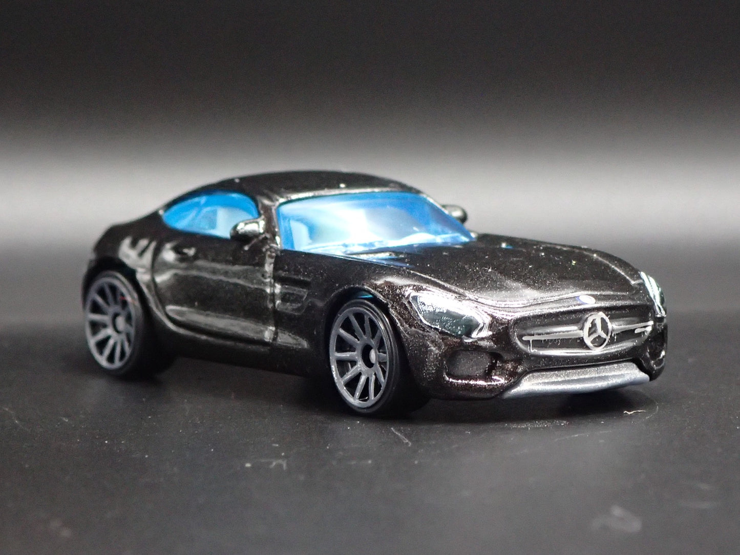 2015-2021 MERCEDES-BENZ AMG GT 1:64 SCALE COLLECTIBLE DIORAMA DIECAST MODEL CAR