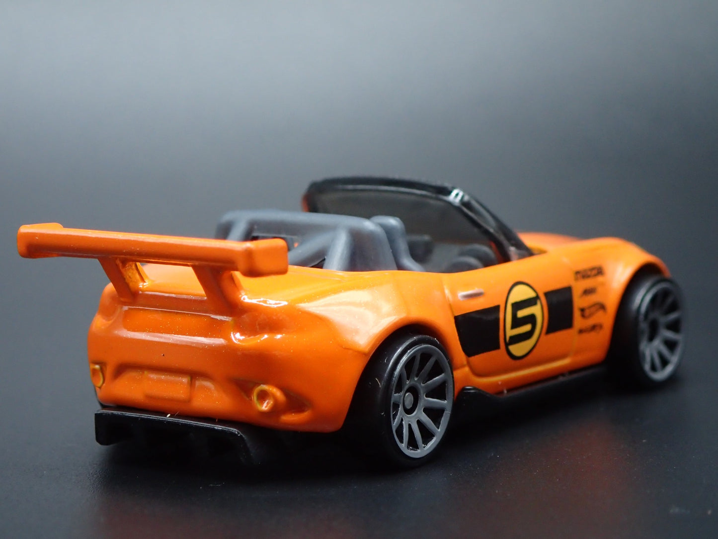 2015-2025 MAZDA MX5 MIATA CONVERTIBLE ND 1:64 SCALE DIORAMA DIECAST MODEL CAR