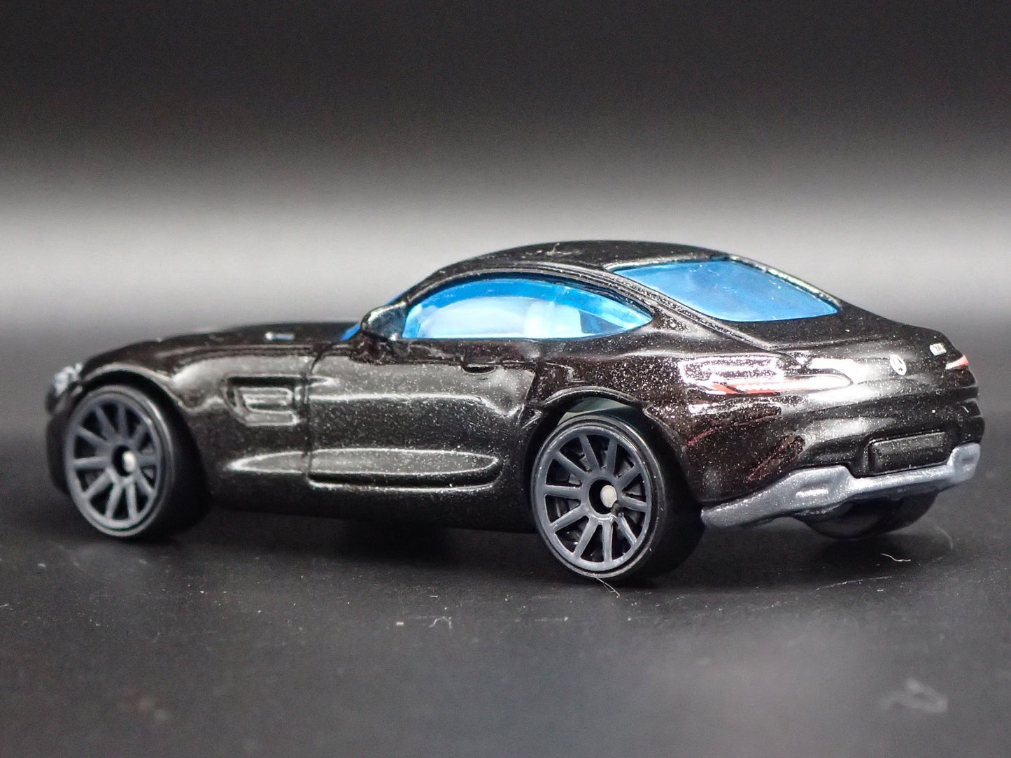 2015-2021 MERCEDES-BENZ AMG GT 1:64 SCALE COLLECTIBLE DIORAMA DIECAST MODEL CAR