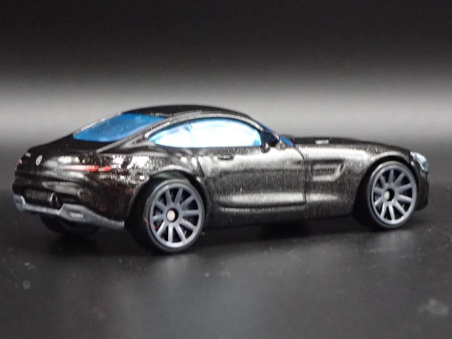 2015-2021 MERCEDES-BENZ AMG GT 1:64 SCALE COLLECTIBLE DIORAMA DIECAST MODEL CAR