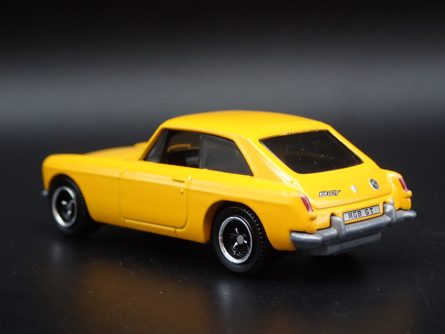 1968-1980 MG MGB GT COUPE RARE 1:64 SCALE COLLECTIBLE DIORAMA DIECAST MODEL CAR