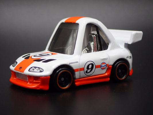 1993 - 2002 TOYOTA SUPRA GULF TOONED WHITE 1/64 SCALE DIORAMA DIECAST MODEL CAR