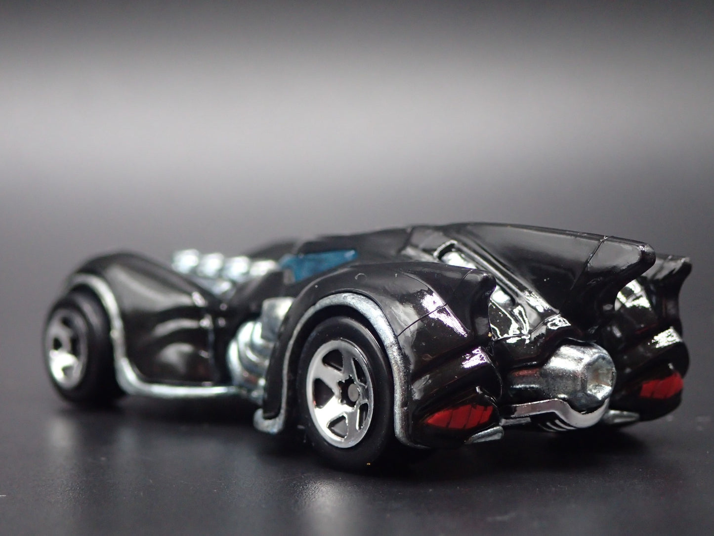 BATMAN ARKHAM ASYLUM BATMOBILE 1:64 SCALE COLLECTIBLE DIORAMA DIECAST MODEL CAR