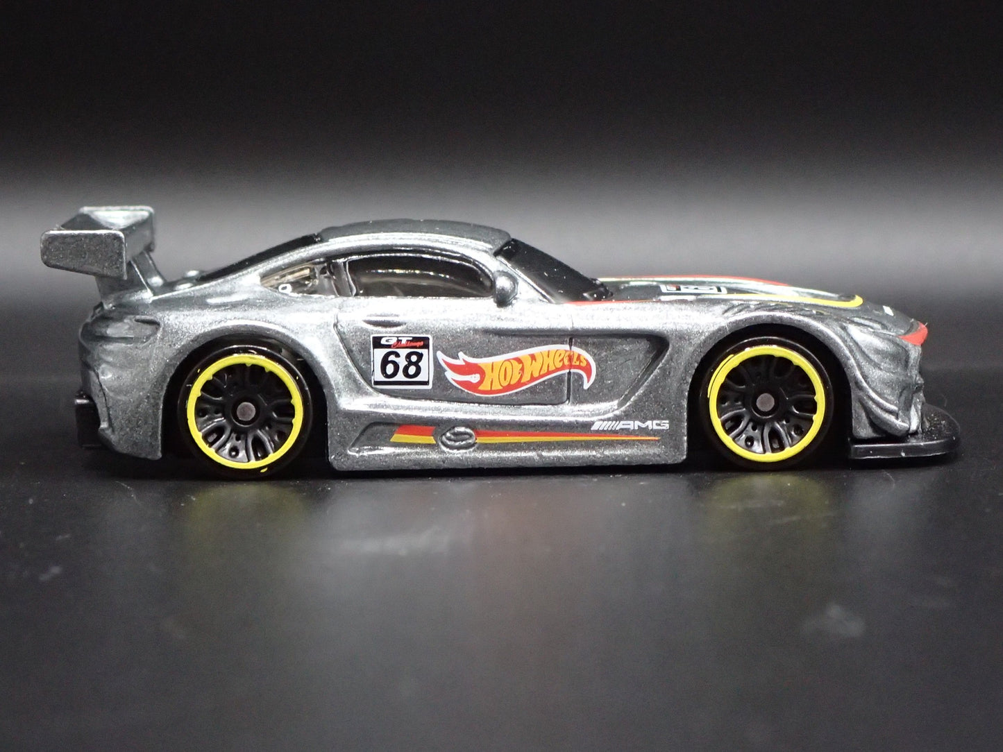 2016 16 MERCEDES-BENZ AMG GT3 RACE CAR 1:64 SCALE COLLECTIBLE DIECAST MODEL CAR