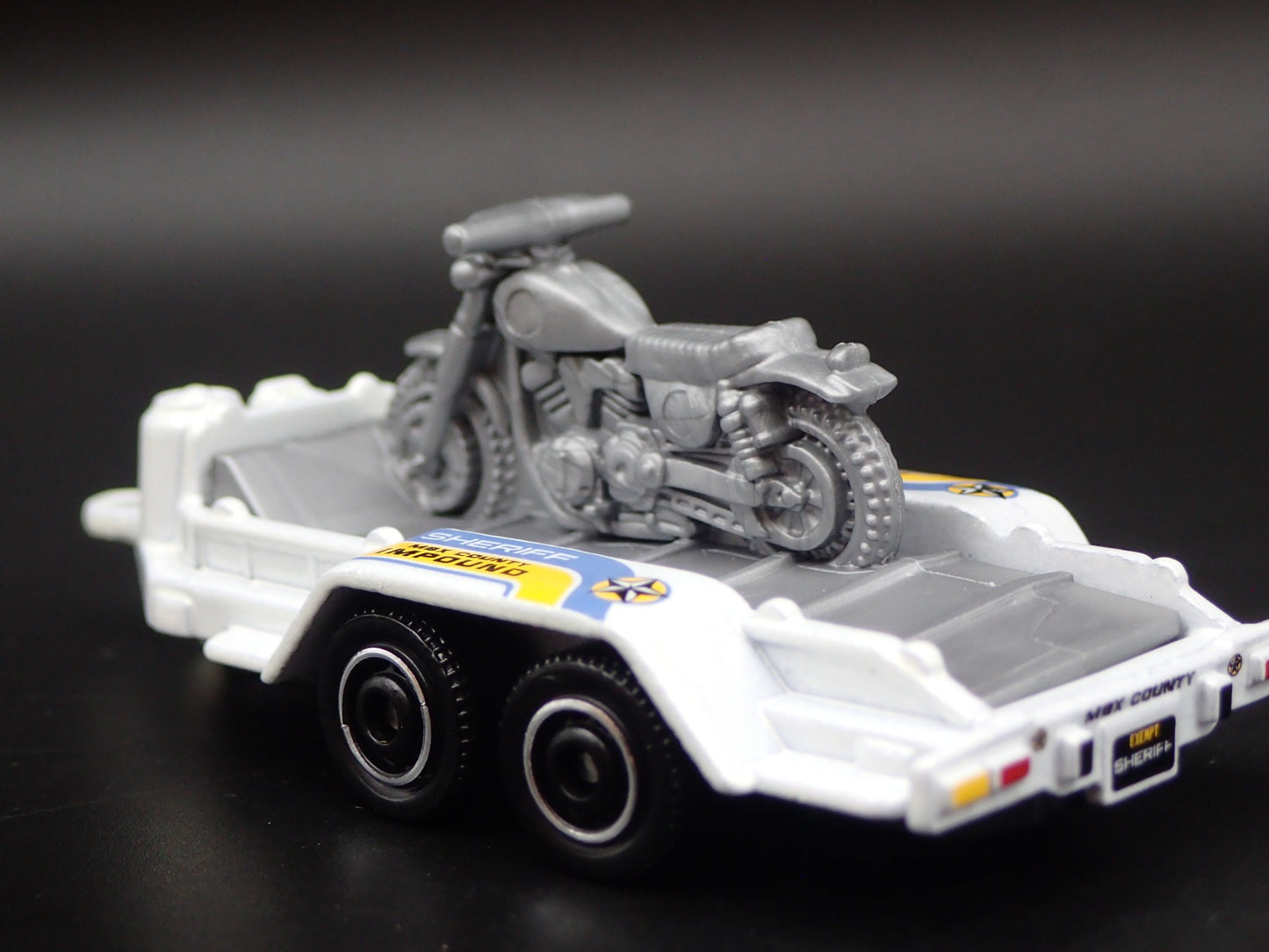SHERIFF IMPOUND UTILITY TRAILER W MOTORCYCLE 1:64 SCALE DIORAMA DIECAST MODEL