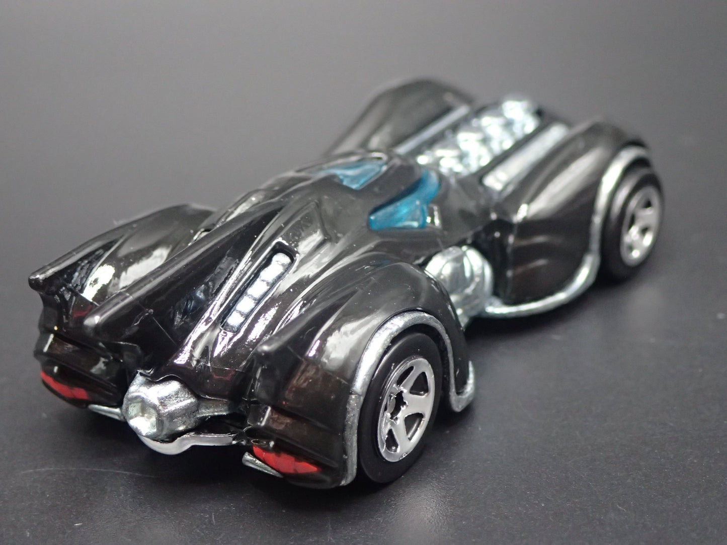 BATMAN ARKHAM ASYLUM BATMOBILE 1:64 SCALE COLLECTIBLE DIORAMA DIECAST MODEL CAR