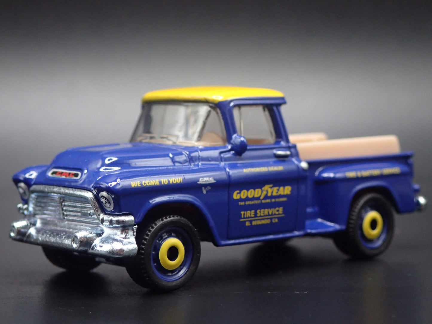 1957 57 GMC STEPSIDE PICKUP TRUCK GOODYEAR BLUE 1:64 SCALE DIECAST MODEL CAR