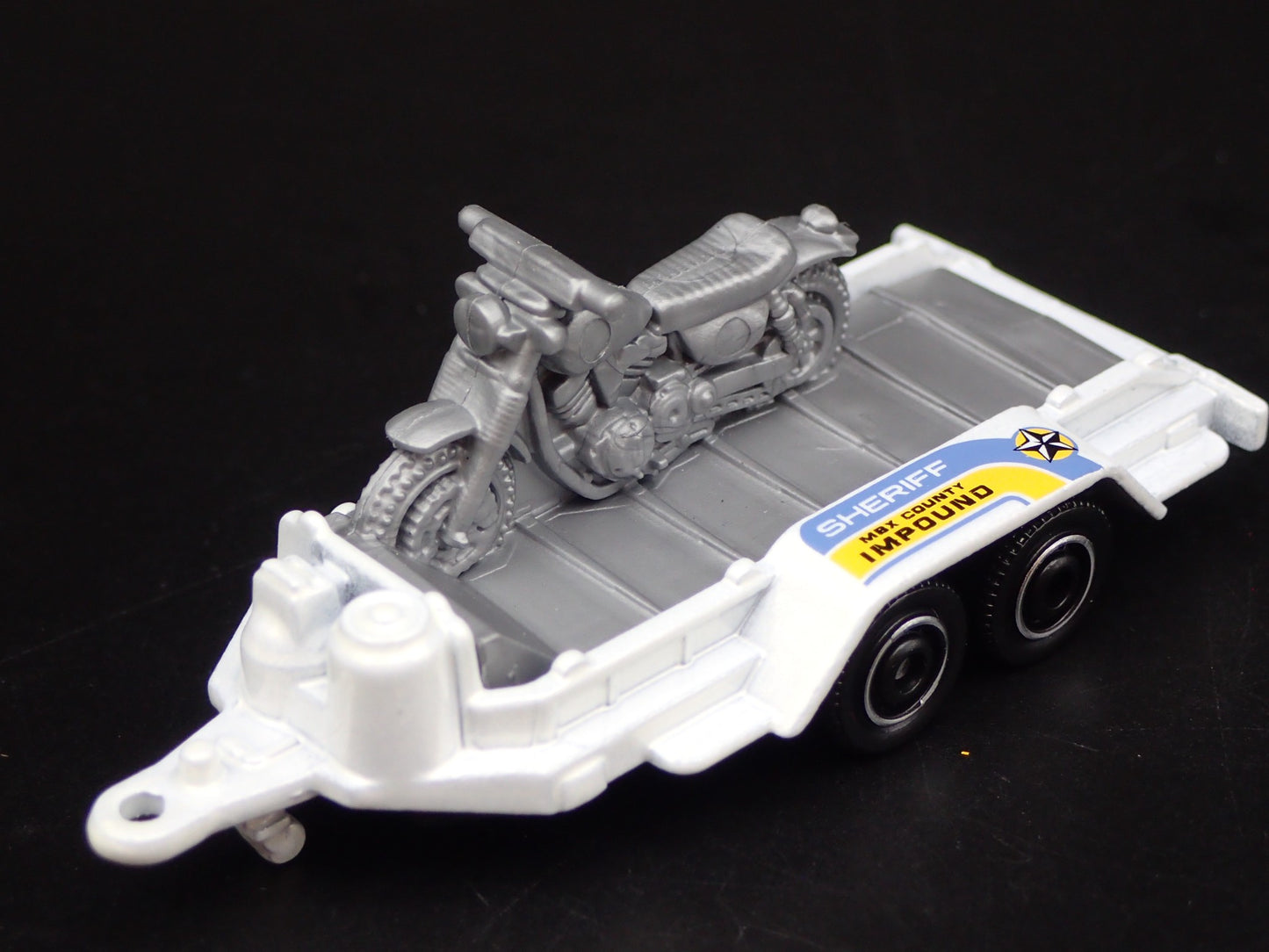 SHERIFF IMPOUND UTILITY TRAILER W MOTORCYCLE 1:64 SCALE DIORAMA DIECAST MODEL