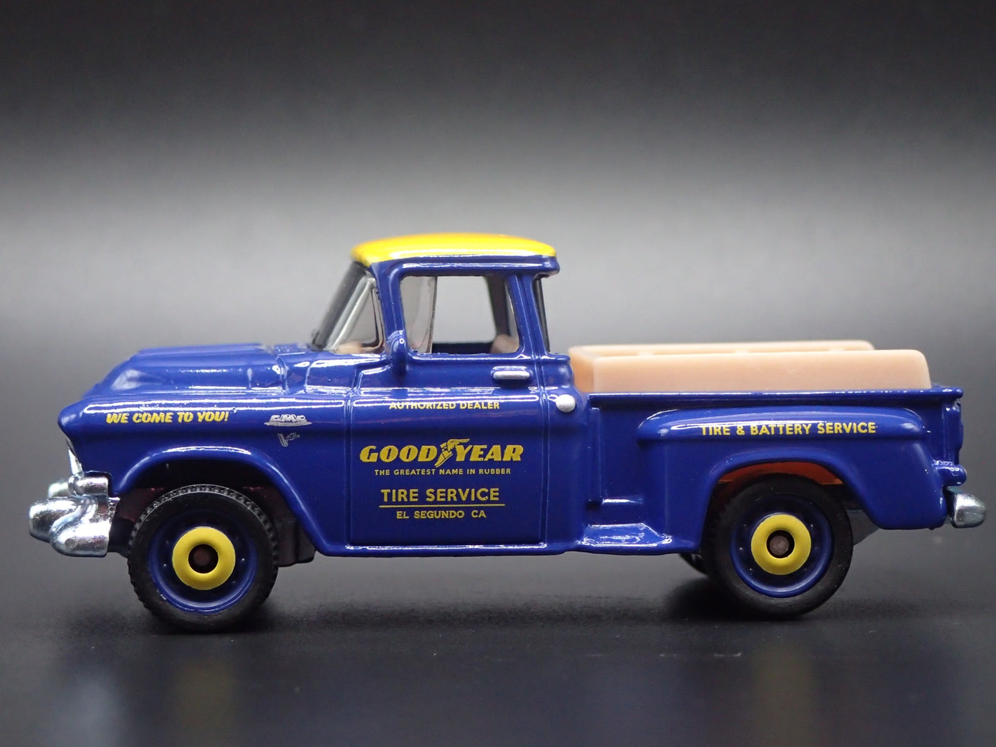 1957 57 GMC STEPSIDE PICKUP TRUCK GOODYEAR BLUE 1:64 SCALE DIECAST MODEL CAR