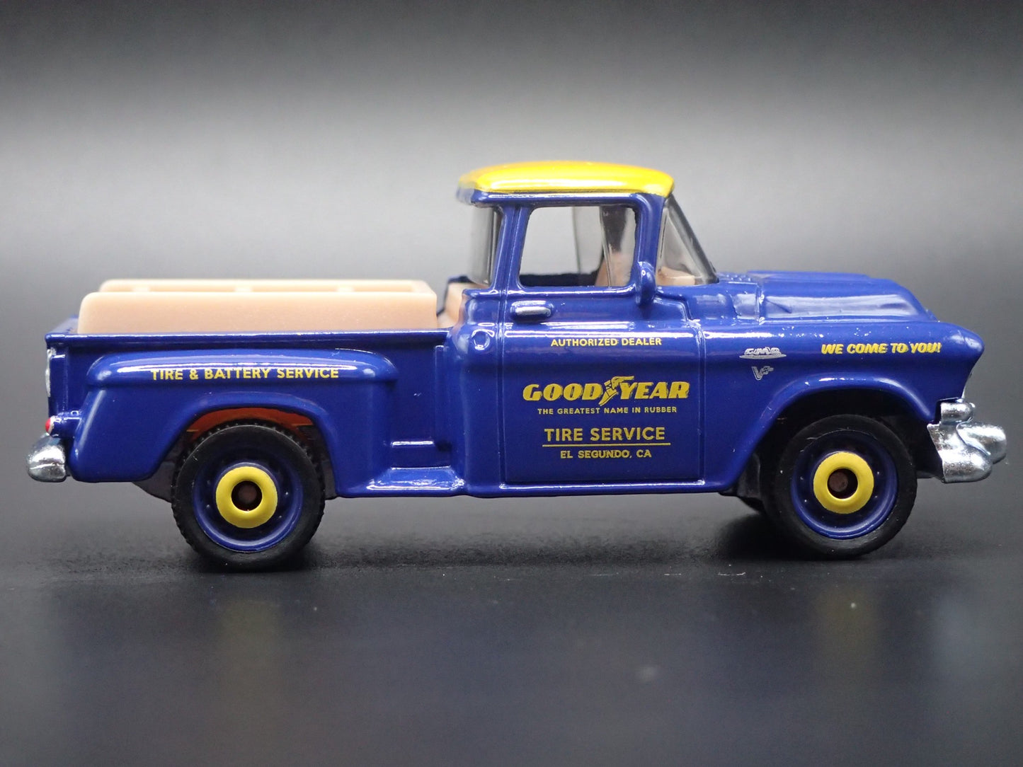 1957 57 GMC STEPSIDE PICKUP TRUCK GOODYEAR BLUE 1:64 SCALE DIECAST MODEL CAR