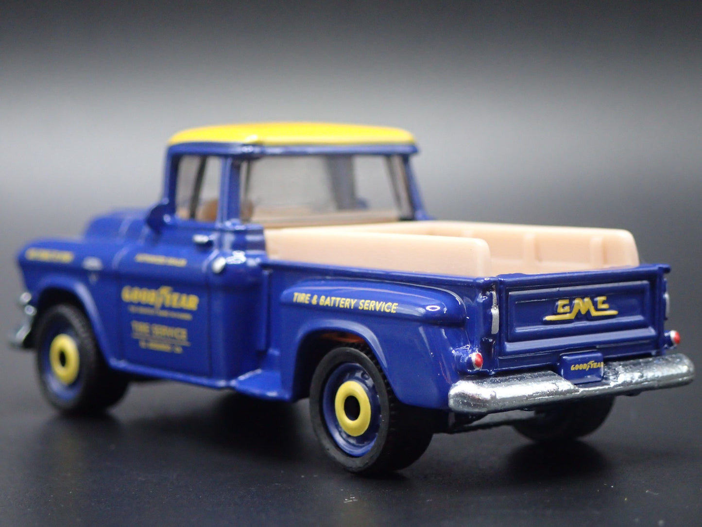 1957 57 GMC STEPSIDE PICKUP TRUCK GOODYEAR BLUE 1:64 SCALE DIECAST MODEL CAR