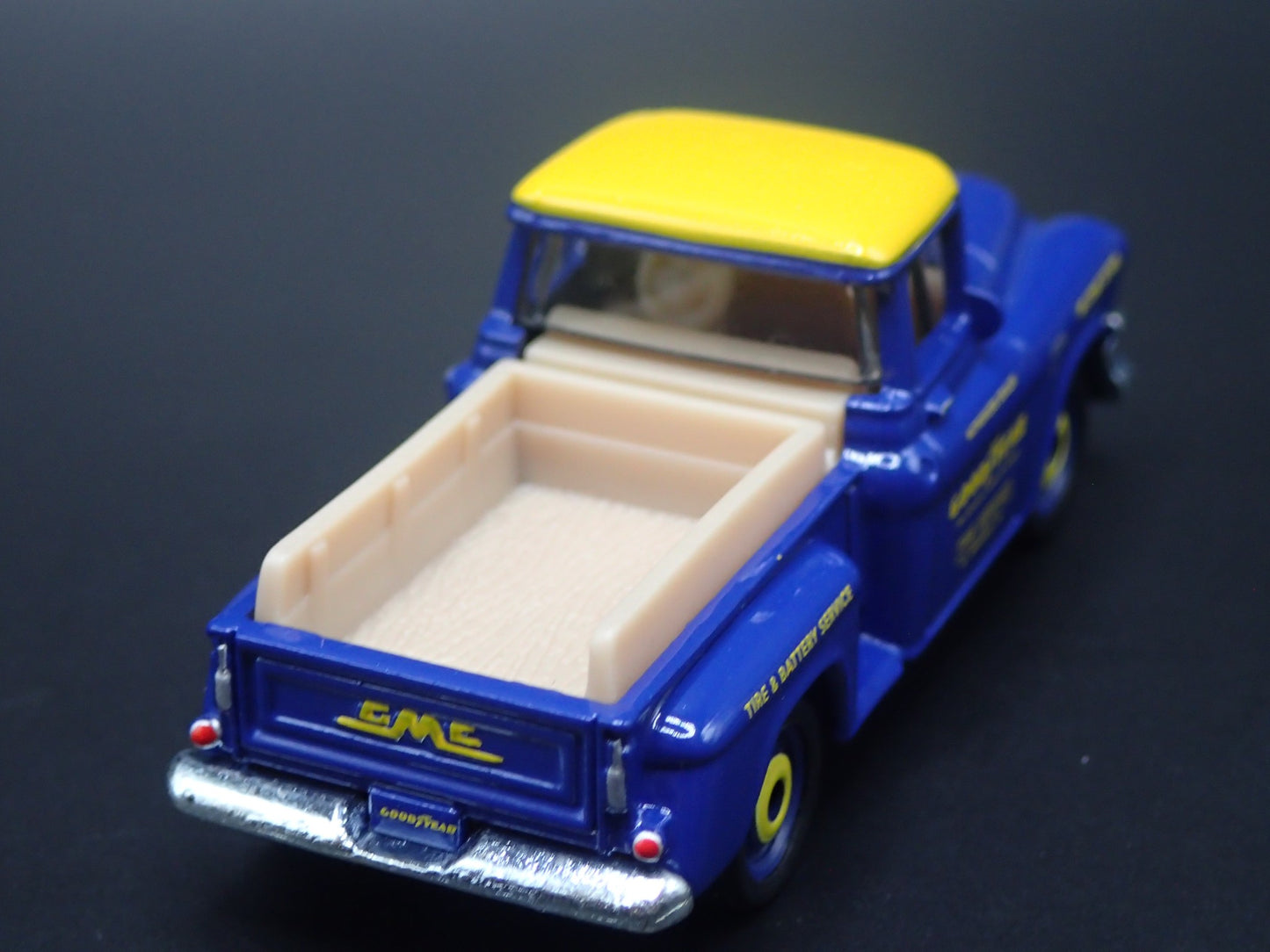 1957 57 GMC STEPSIDE PICKUP TRUCK GOODYEAR BLUE 1:64 SCALE DIECAST MODEL CAR