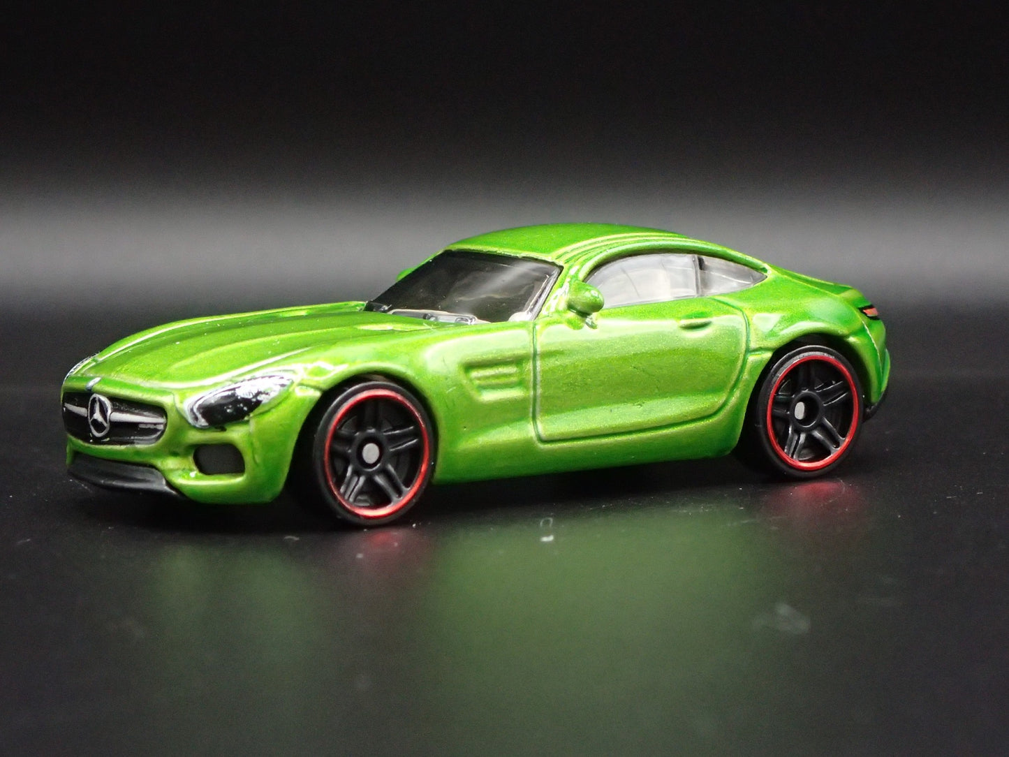2015-2021 MERCEDES-BENZ AMG GT 1:64 SCALE COLLECTIBLE DIORAMA DIECAST MODEL CAR