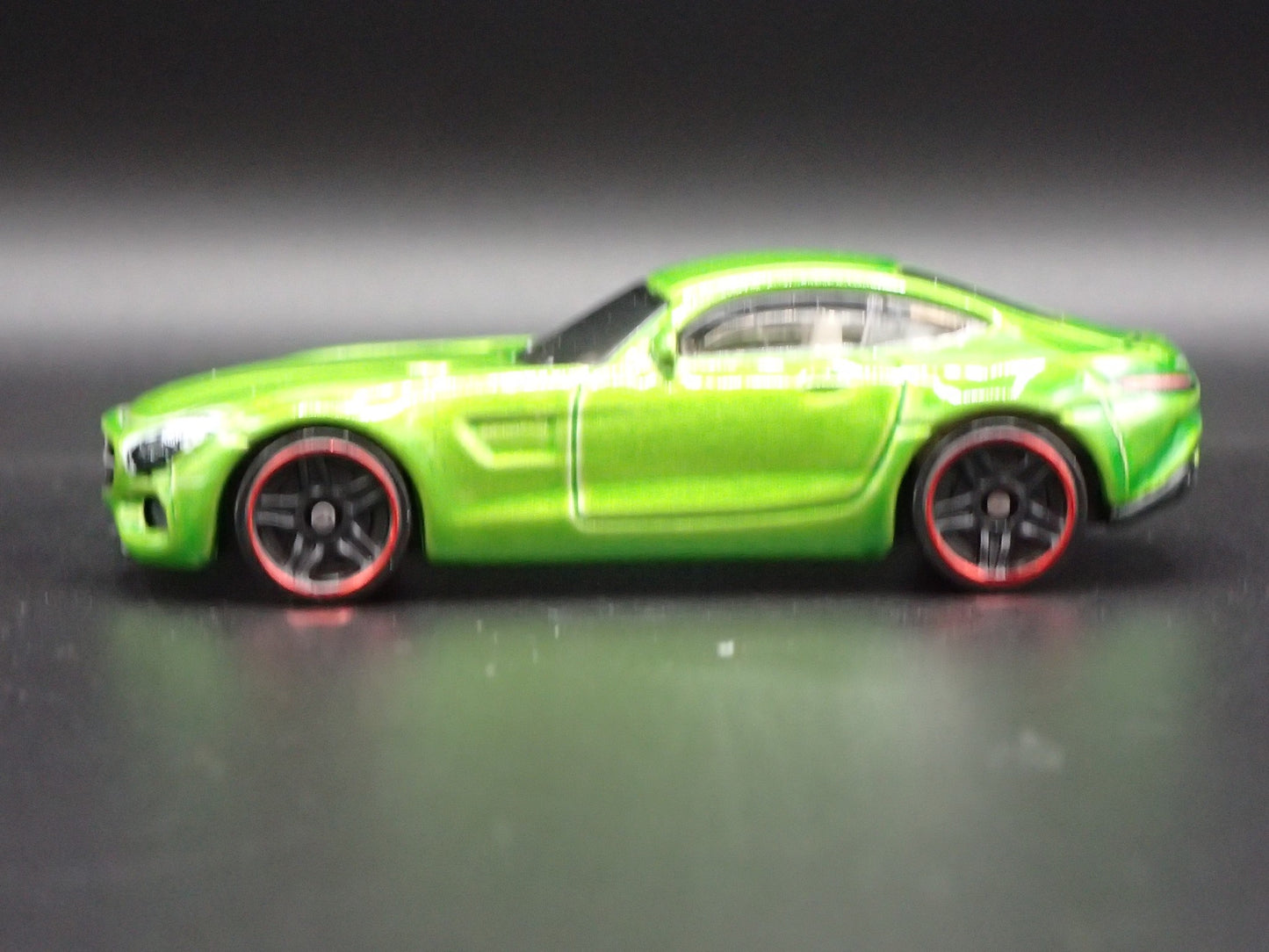 2015-2021 MERCEDES-BENZ AMG GT 1:64 SCALE COLLECTIBLE DIORAMA DIECAST MODEL CAR