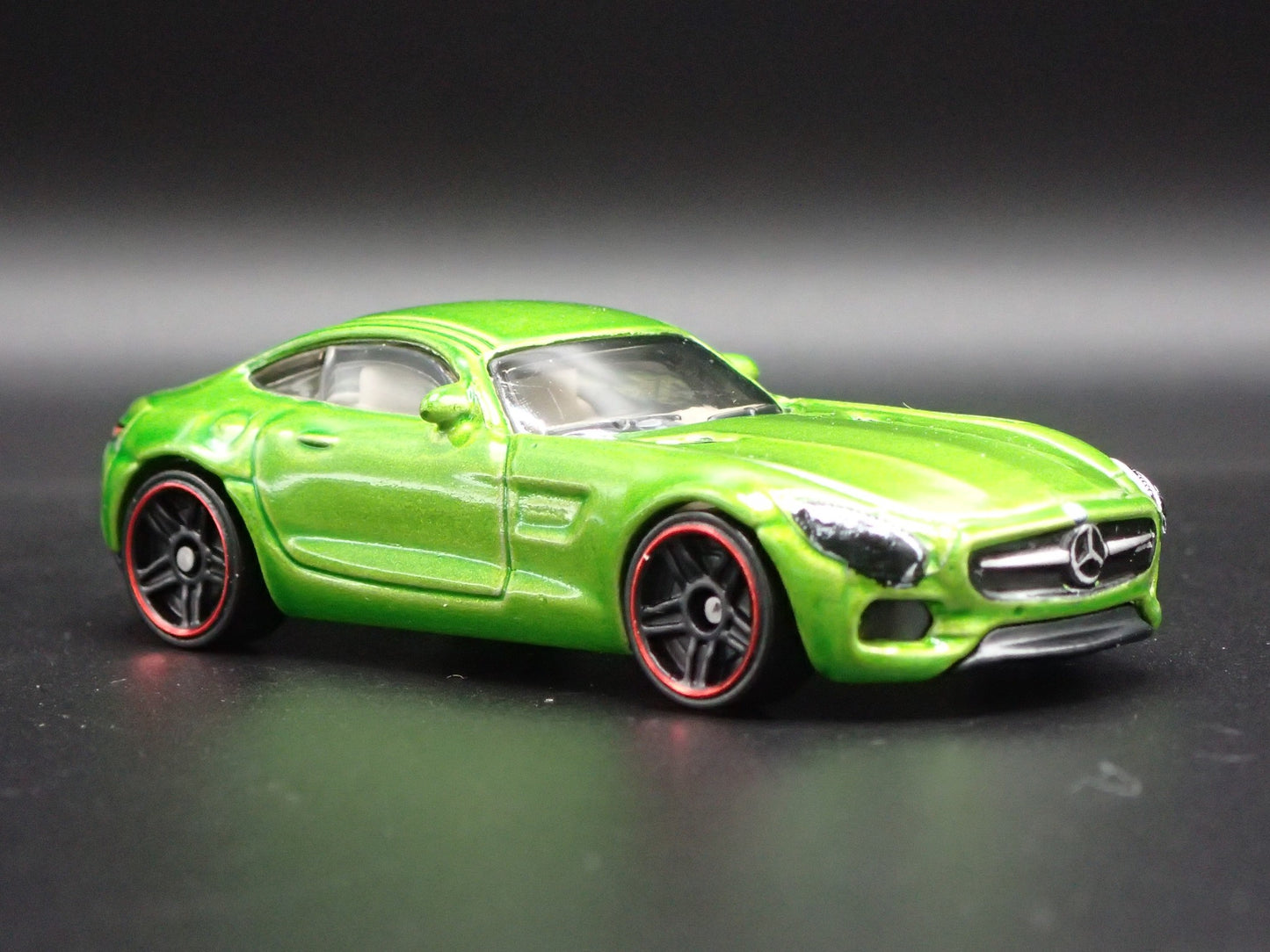 2015-2021 MERCEDES-BENZ AMG GT 1:64 SCALE COLLECTIBLE DIORAMA DIECAST MODEL CAR