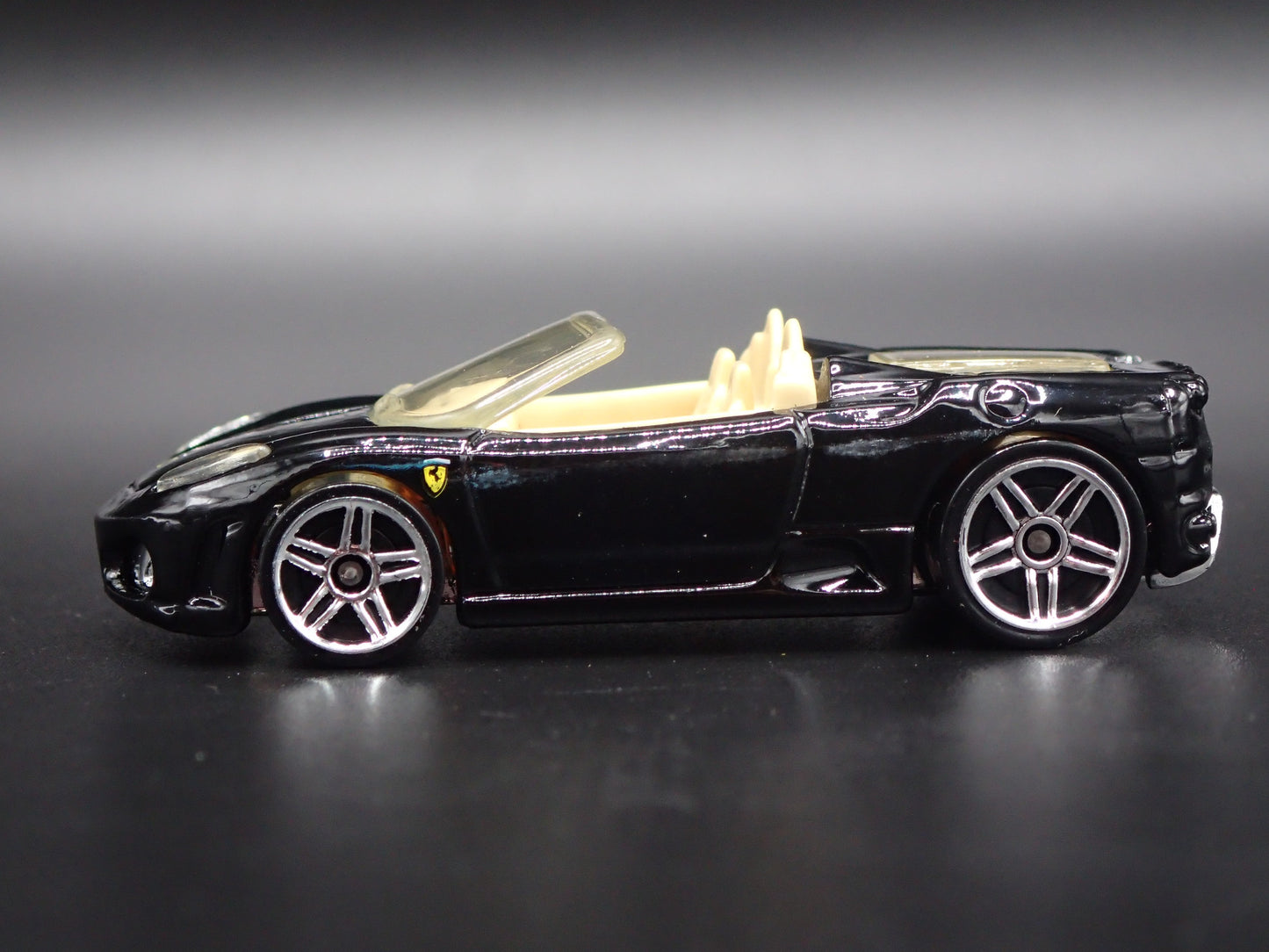 2005-2009 FERRARI F430 SPIDER CONVERTIBLE 1:64 SCALE DIORAMA DIECAST MODEL CAR