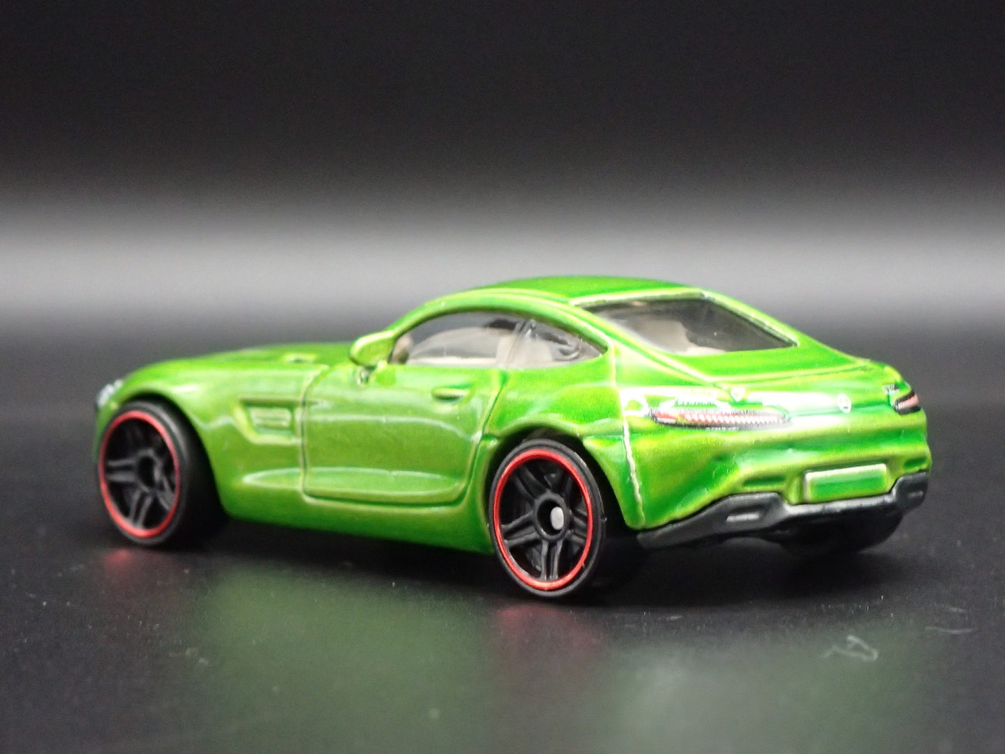 2015-2021 MERCEDES-BENZ AMG GT 1:64 SCALE COLLECTIBLE DIORAMA DIECAST MODEL CAR