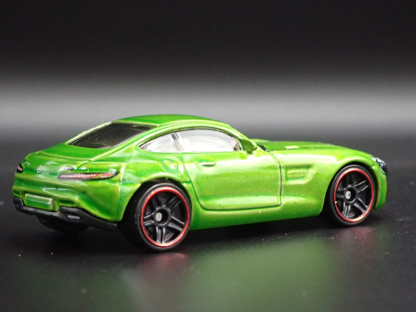 2015-2021 MERCEDES-BENZ AMG GT 1:64 SCALE COLLECTIBLE DIORAMA DIECAST MODEL CAR