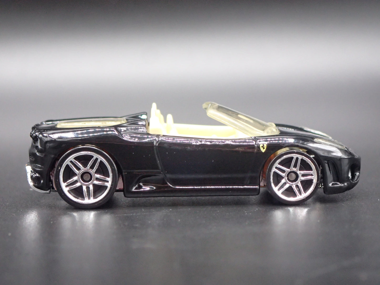 2005-2009 FERRARI F430 SPIDER CONVERTIBLE 1:64 SCALE DIORAMA DIECAST MODEL CAR