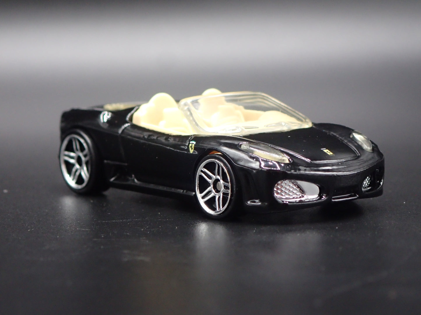 2005-2009 FERRARI F430 SPIDER CONVERTIBLE 1:64 SCALE DIORAMA DIECAST MODEL CAR