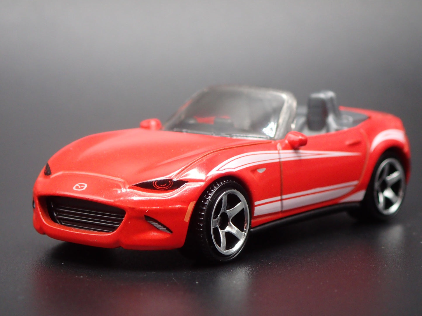 2015-2025 MAZDA MX5 MIATA CONVERTIBLE ND 1:64 SCALE DIORAMA DIECAST MODEL CAR