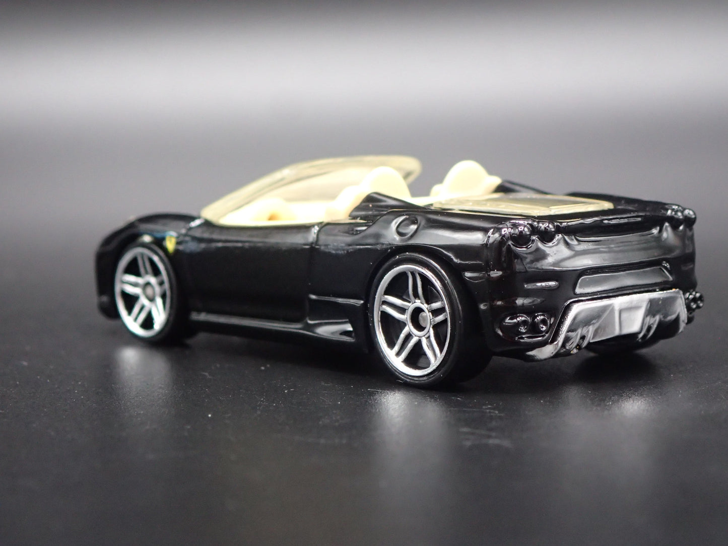 2005-2009 FERRARI F430 SPIDER CONVERTIBLE 1:64 SCALE DIORAMA DIECAST MODEL CAR