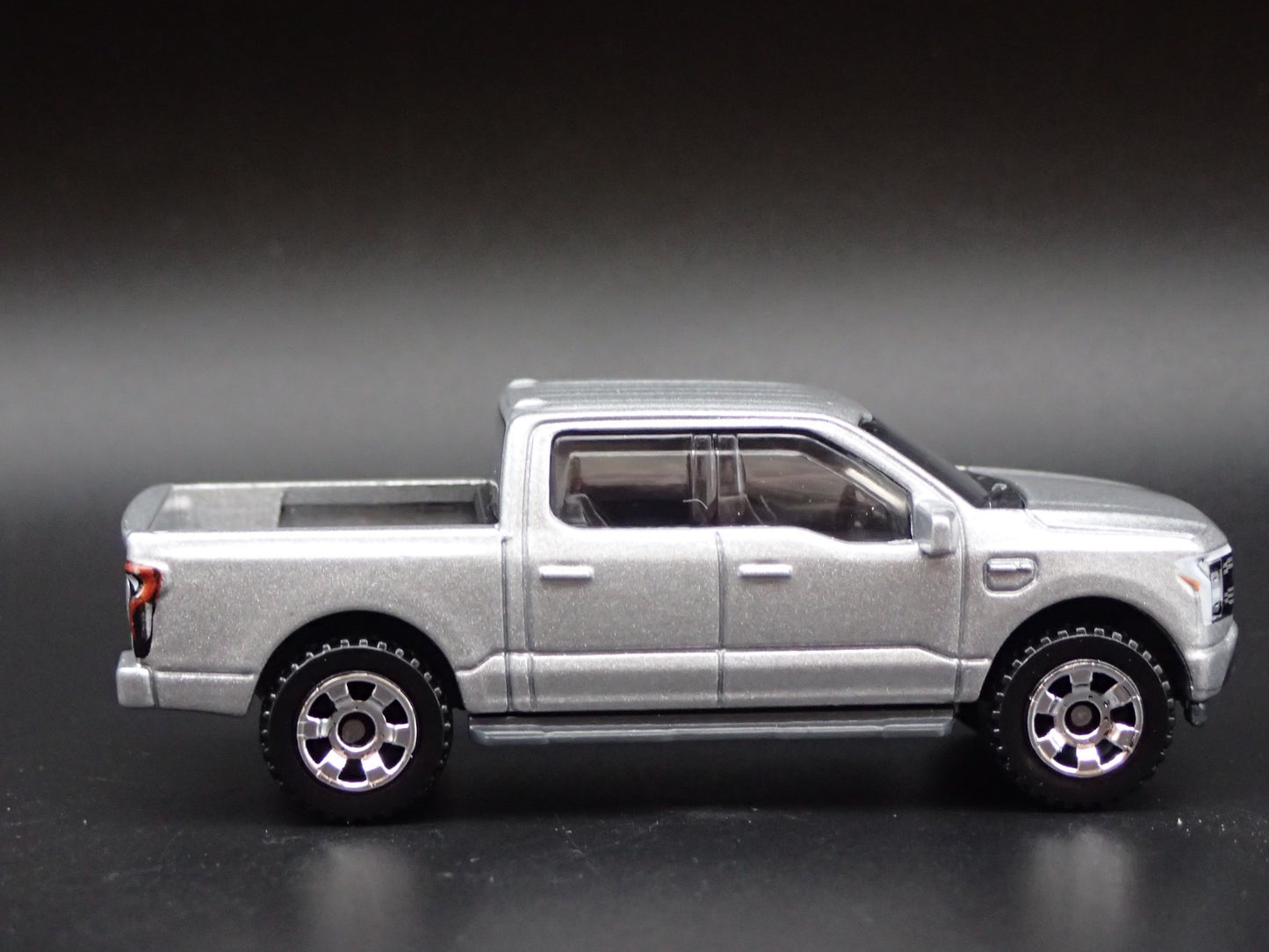 2022-2025 FORD F150 LIGHTNING PICKUP TRUCK SILVER 1/64 SCALE DIECAST MODEL CAR