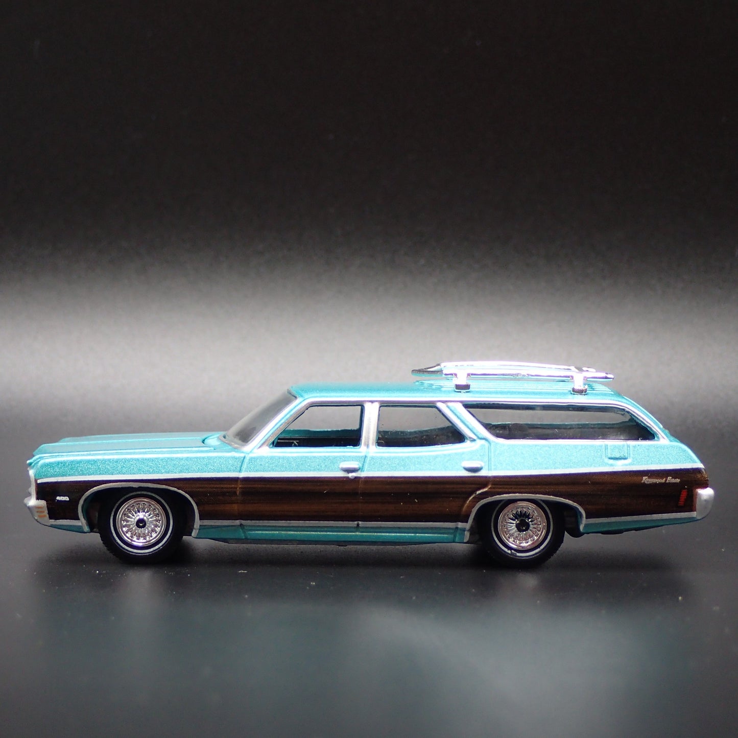 1970 CHEVY CHEVROLET KINGSWOOD ESTATE STATION WAGON 1/64 SCALE DIECAST MODEL CAR