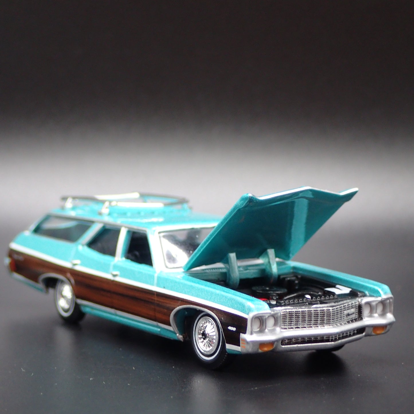 1970 CHEVY CHEVROLET KINGSWOOD ESTATE STATION WAGON 1/64 SCALE DIECAST MODEL CAR