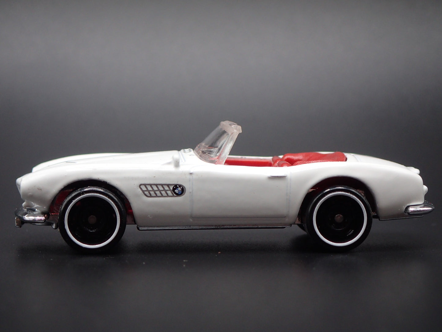 1956-1959 BMW 507 CONVERTIBLE 1:64 SCALE COLLECTIBLE DIORAMA DIECAST MODEL CAR