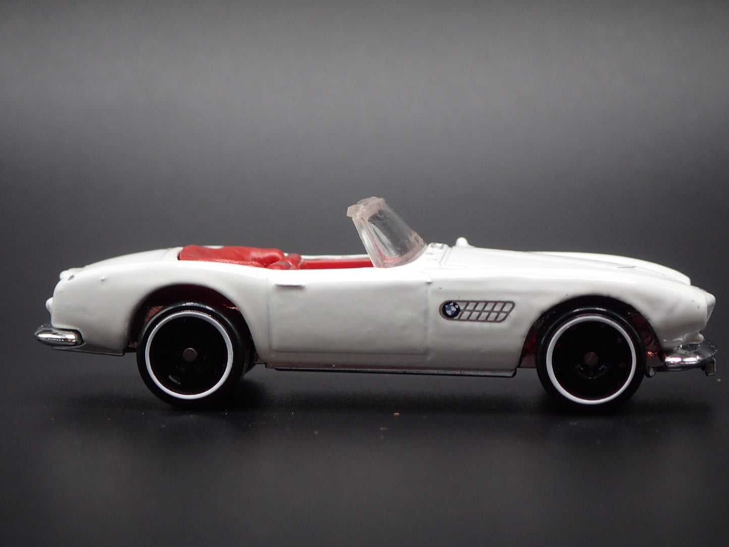 1956-1959 BMW 507 CONVERTIBLE 1:64 SCALE COLLECTIBLE DIORAMA DIECAST MODEL CAR