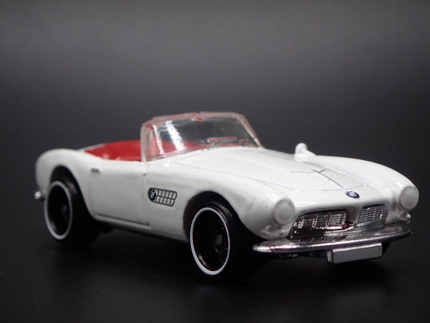 1956-1959 BMW 507 CONVERTIBLE 1:64 SCALE COLLECTIBLE DIORAMA DIECAST MODEL CAR