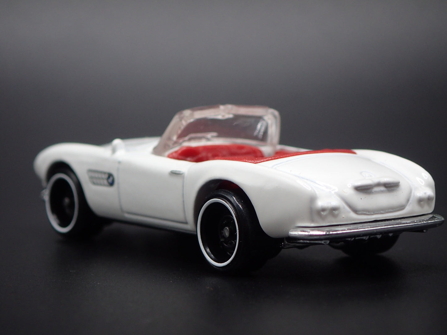 1956-1959 BMW 507 CONVERTIBLE 1:64 SCALE COLLECTIBLE DIORAMA DIECAST MODEL CAR