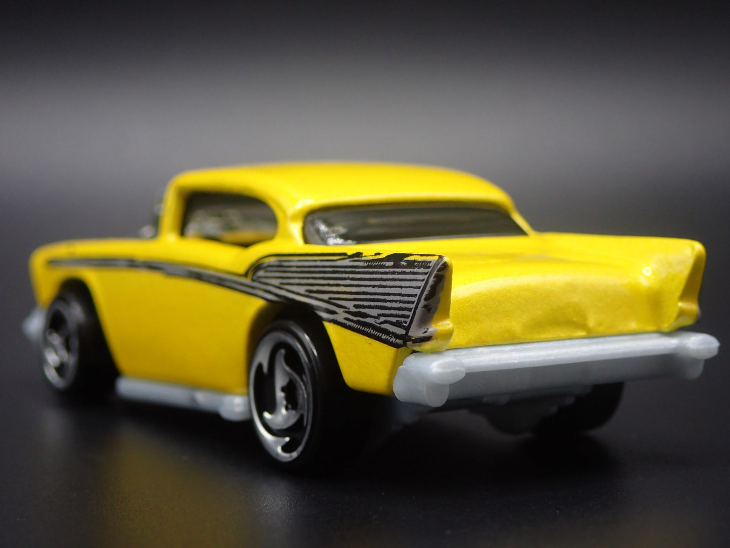 1957 57 CHEVY CHEVROLET BEL AIR YELLOW 1:64 SCALE DIORAMA DIECAST MODEL CAR