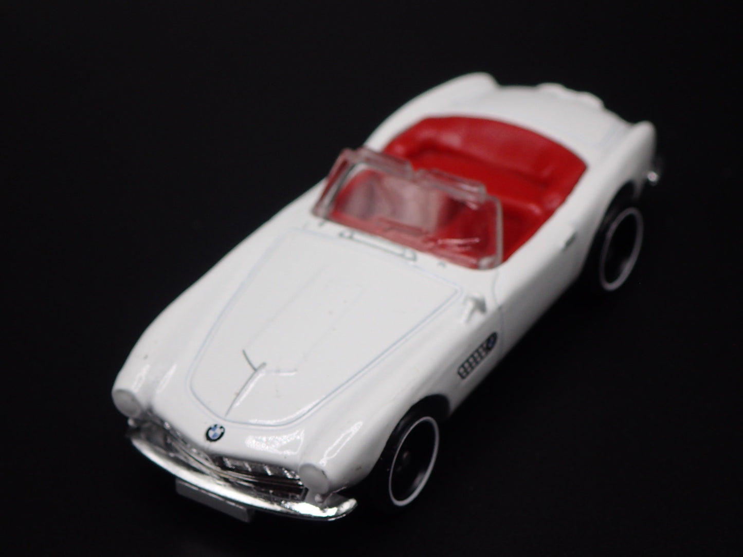 1956-1959 BMW 507 CONVERTIBLE 1:64 SCALE COLLECTIBLE DIORAMA DIECAST MODEL CAR