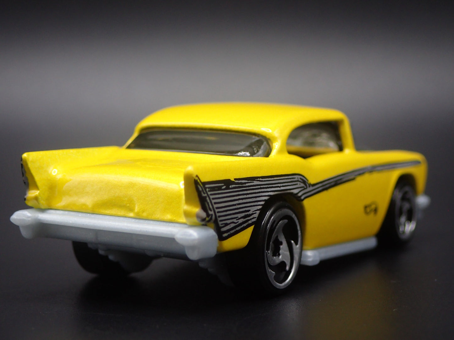 1957 57 CHEVY CHEVROLET BEL AIR YELLOW 1:64 SCALE DIORAMA DIECAST MODEL CAR