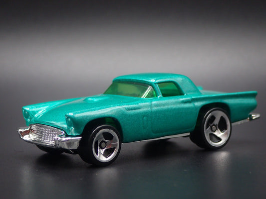 1957 57 FORD THUNDERBIRD TBIRD GREEN 1:64 SCALE DIORAMA DIECAST MODEL CAR