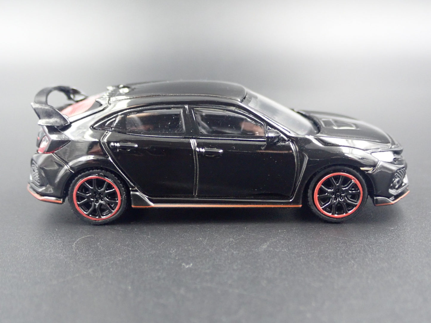 2017-2020 HONDA CIVIC TYPE R 1:64 SCALE COLLECTIBLE DIORAMA DIECAST MODEL CAR