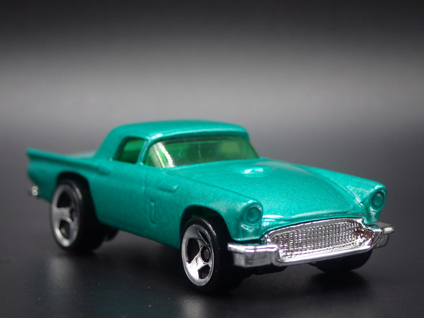 1957 57 FORD THUNDERBIRD TBIRD GREEN 1:64 SCALE DIORAMA DIECAST MODEL CAR