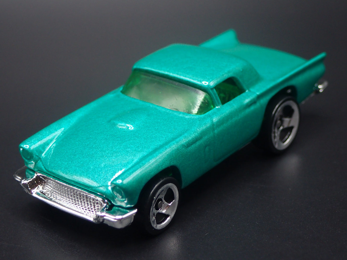 1957 57 FORD THUNDERBIRD TBIRD GREEN 1:64 SCALE DIORAMA DIECAST MODEL CAR