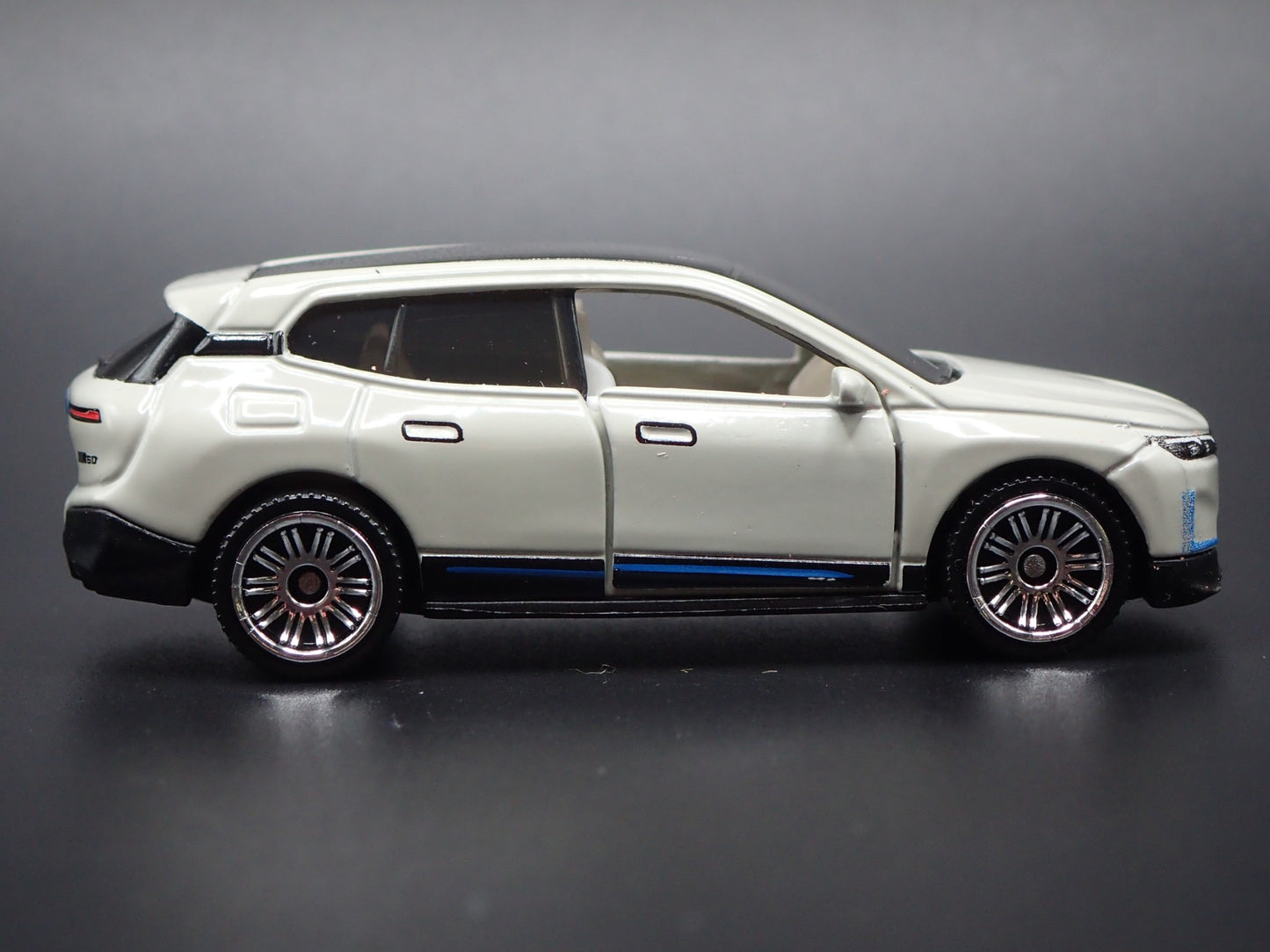 2022-2025 BMW IX EV WHITE 1:64 SCALE COLLECTIBLE DIORAMA DIECAST MODEL CAR