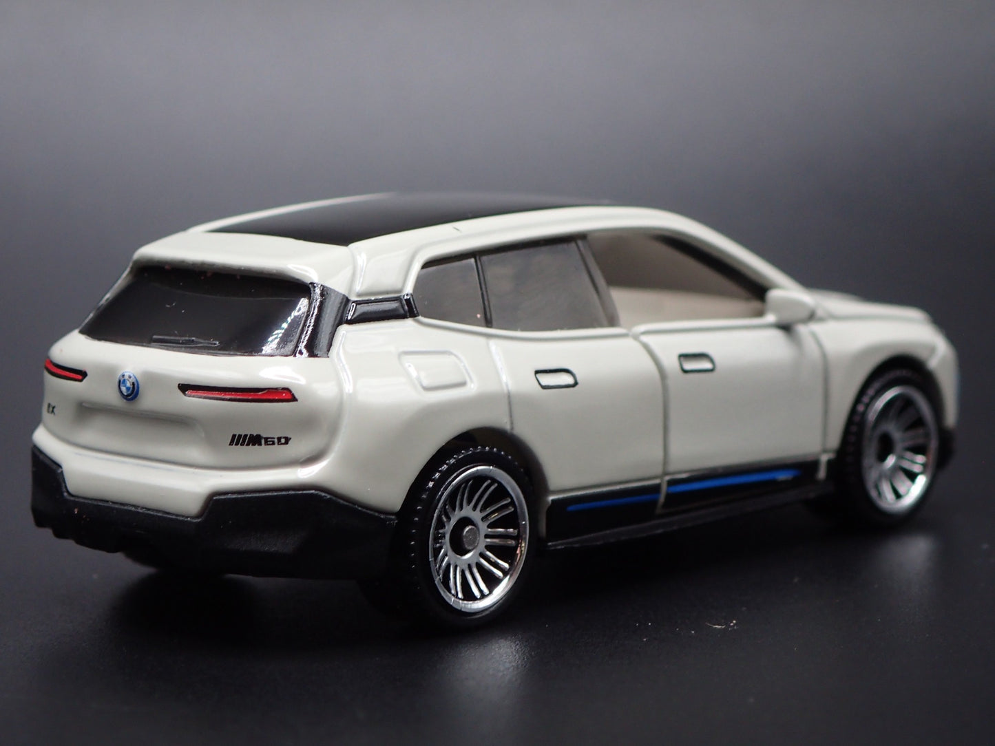 2022-2025 BMW IX EV WHITE 1:64 SCALE COLLECTIBLE DIORAMA DIECAST MODEL CAR